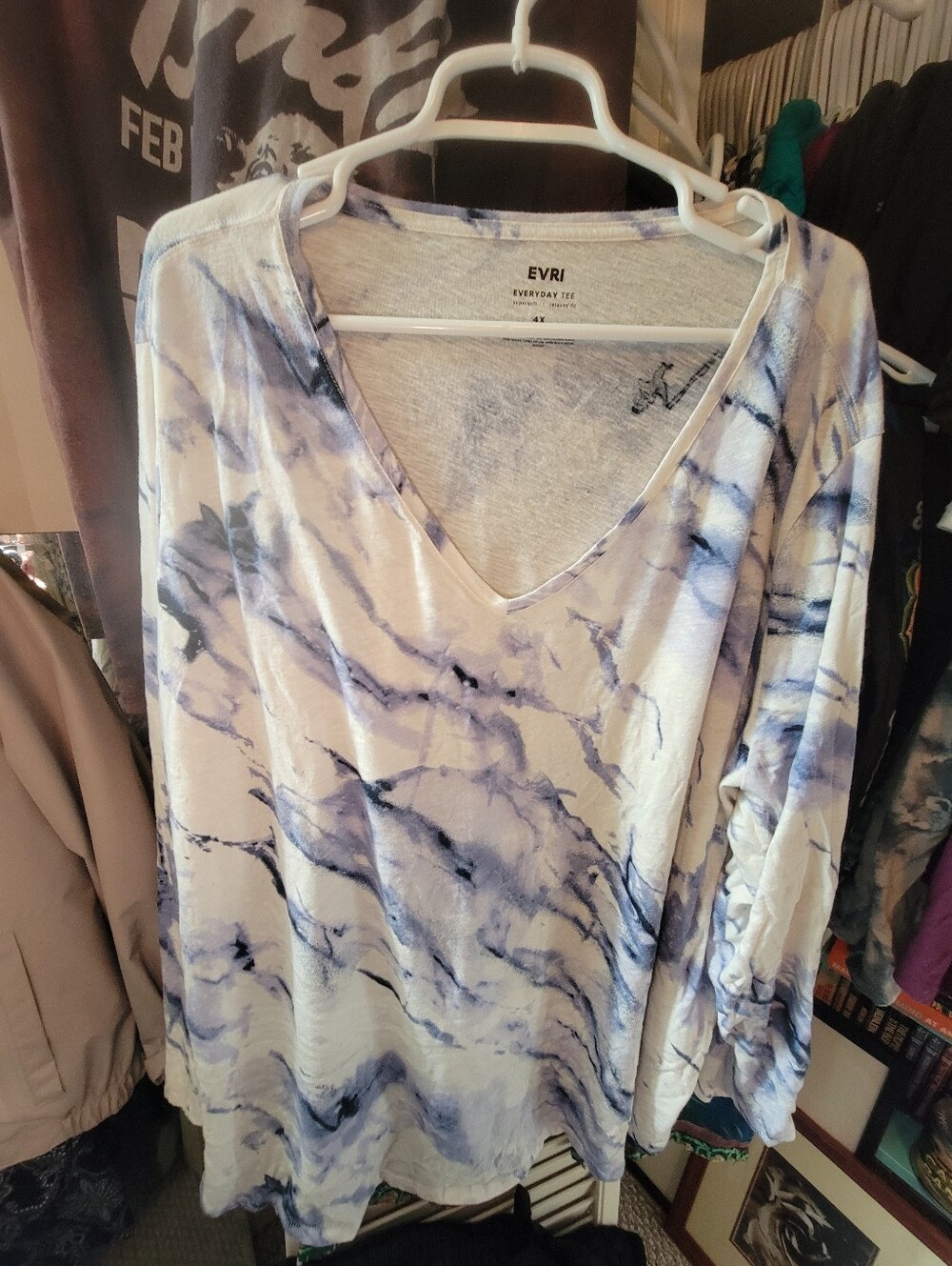 EVRI Women's V-Neck Long Sleeve Tie-Dye Top - Blue & White